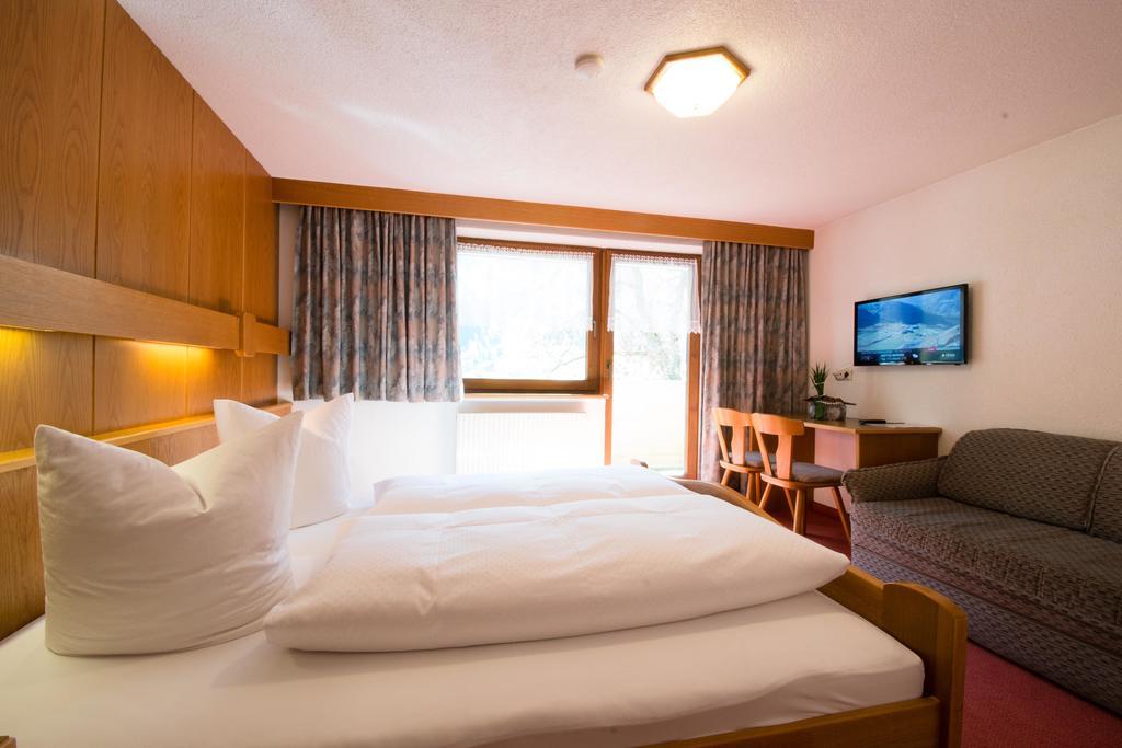 Garni Mathonerhof Hotel Ишгъл Стая снимка