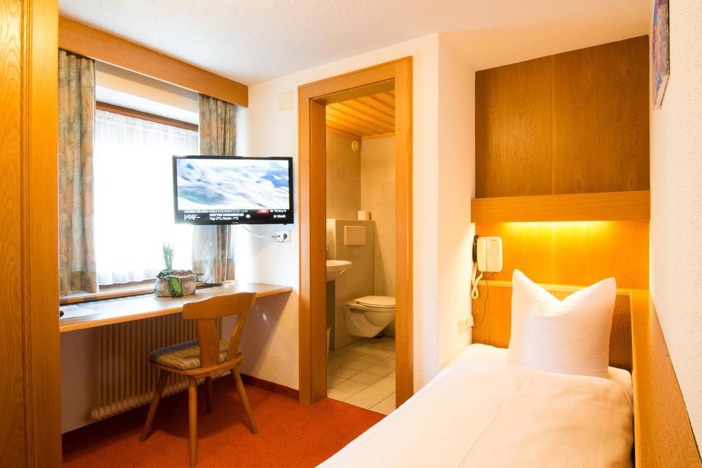 Garni Mathonerhof Hotel Ишгъл Стая снимка