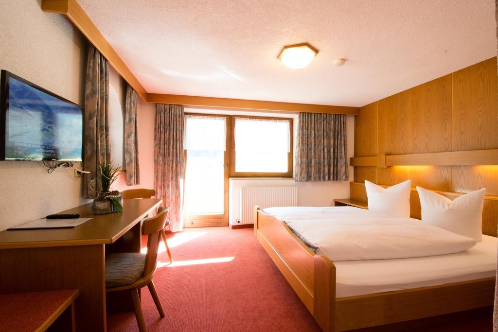 Garni Mathonerhof Hotel Ишгъл Стая снимка