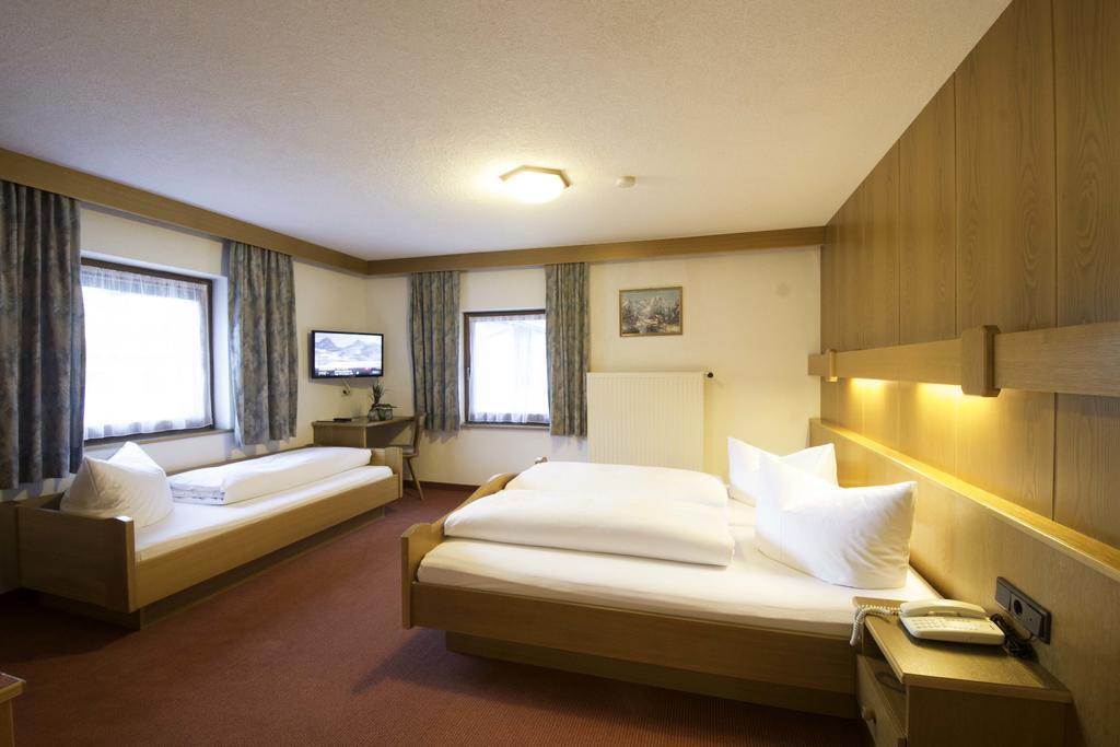 Garni Mathonerhof Hotel Ишгъл Стая снимка